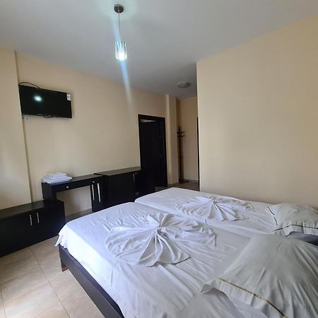 Hotel Kukesi Lini Екстериор снимка