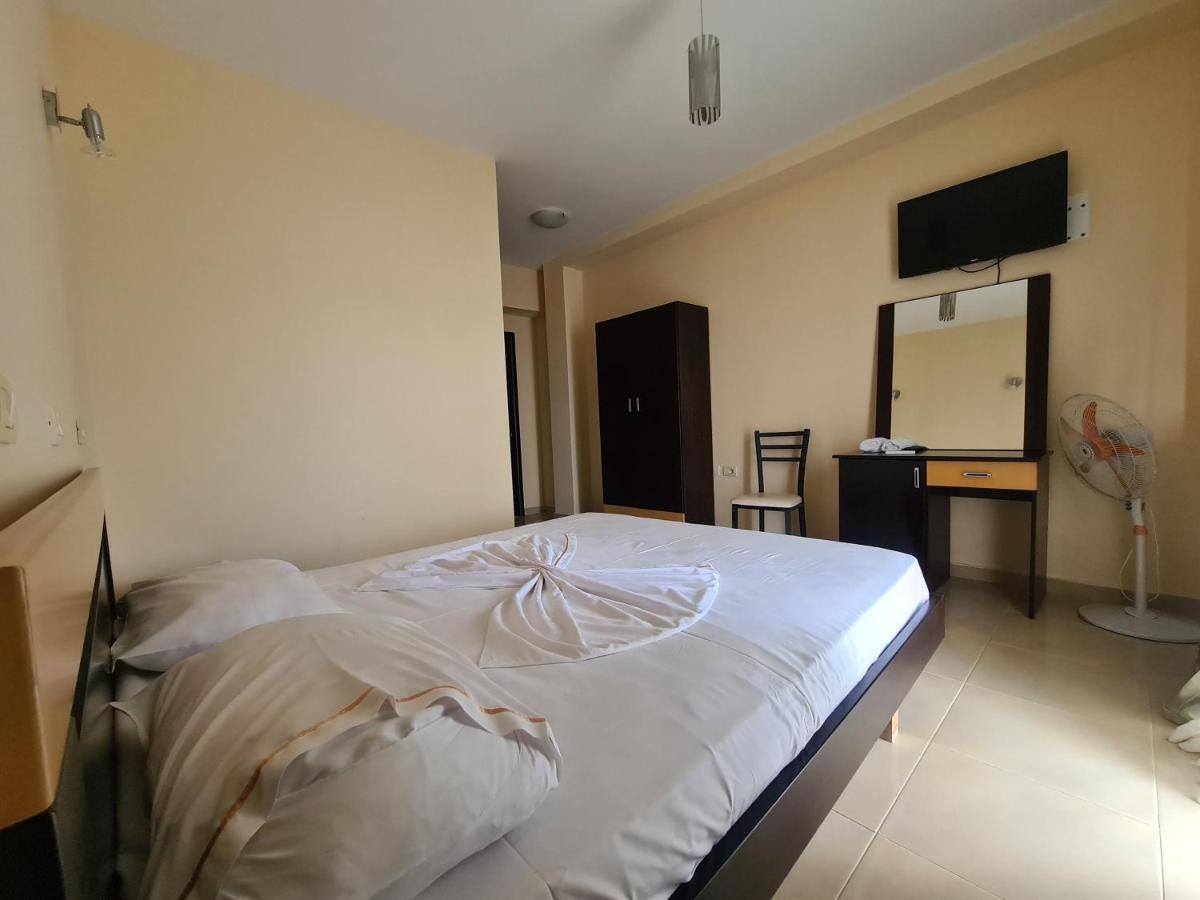 Hotel Kukesi Lini Екстериор снимка