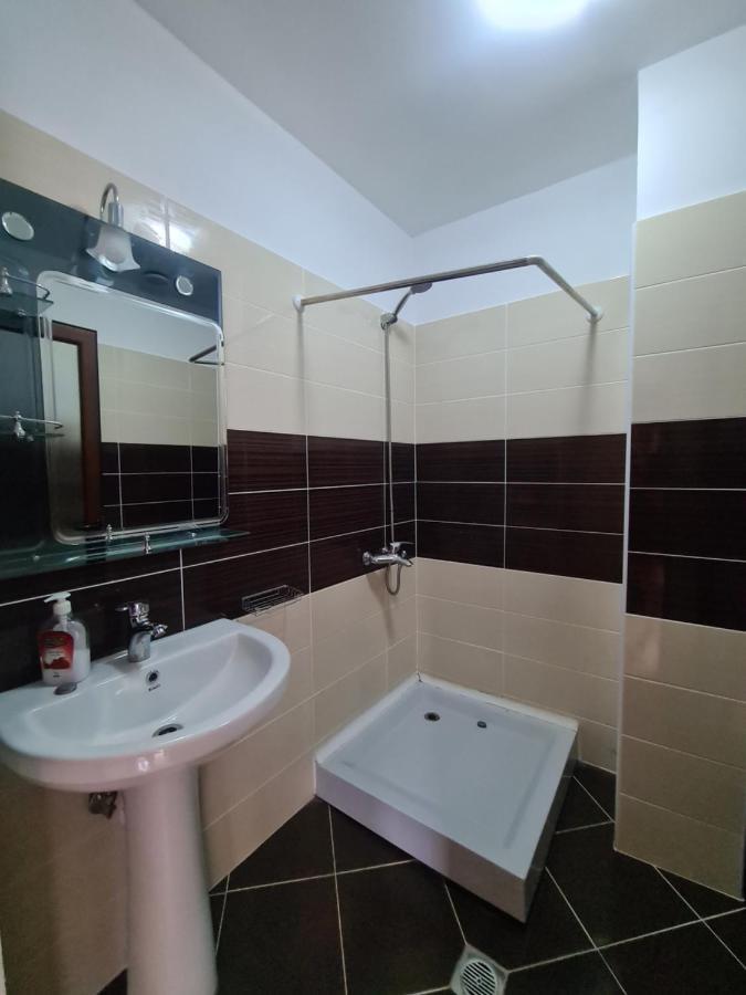 Hotel Kukesi Lini Екстериор снимка