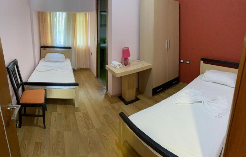 Hotel Kukesi Lini Екстериор снимка