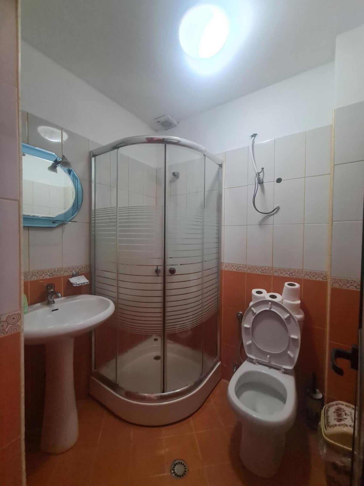 Hotel Kukesi Lini Екстериор снимка