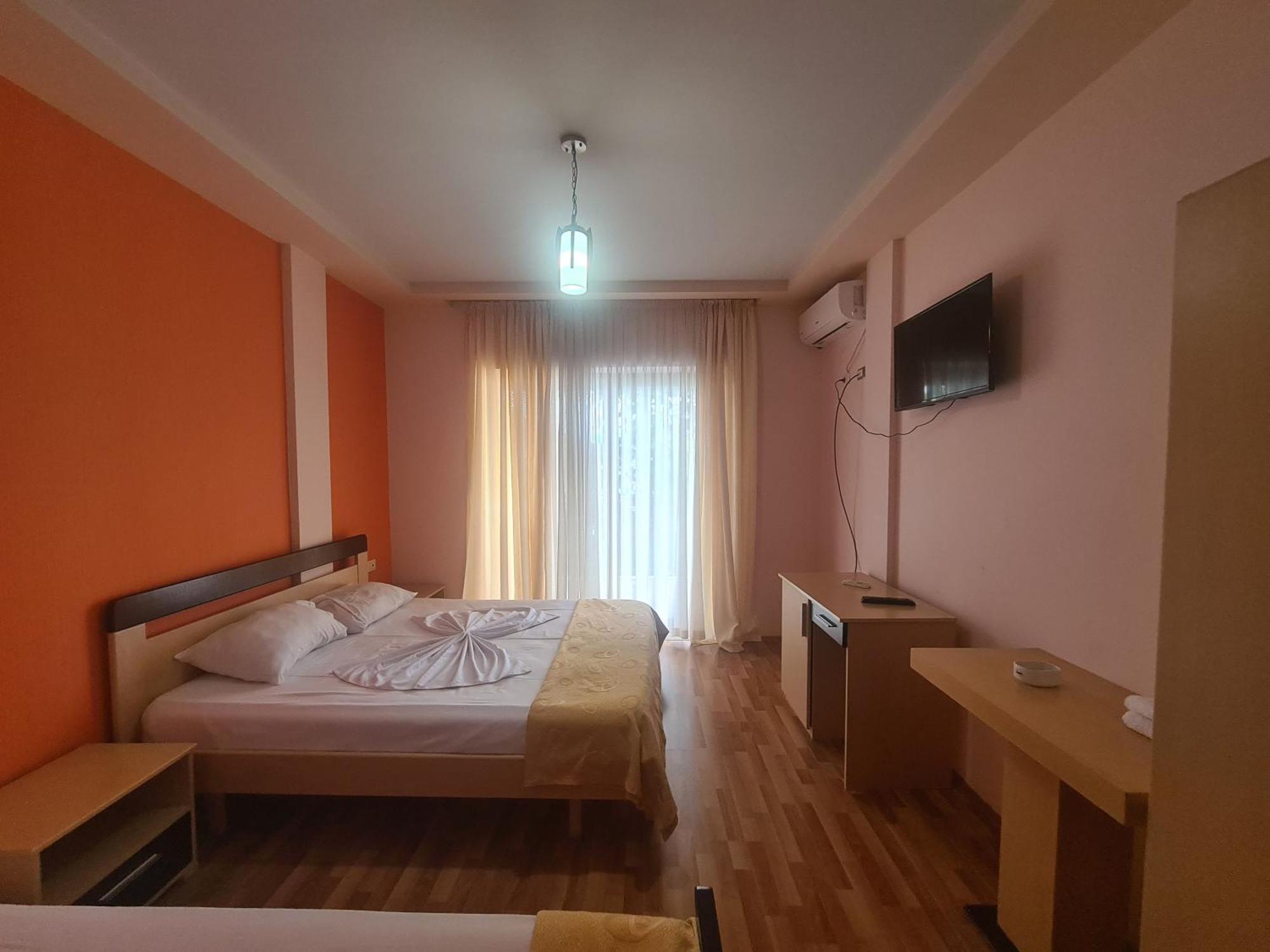 Hotel Kukesi Lini Екстериор снимка